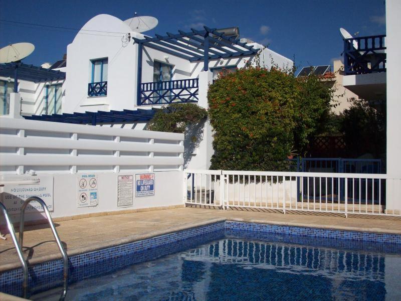 Ferienwohnung Central Gem - 10 Min Walk To The Sea, Harbor And Mall Paphos Exterior foto