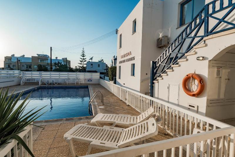 Ferienwohnung Central Gem - 10 Min Walk To The Sea, Harbor And Mall Paphos Exterior foto