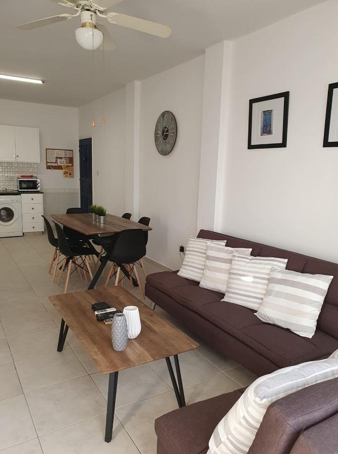Ferienwohnung Central Gem - 10 Min Walk To The Sea, Harbor And Mall Paphos Exterior foto