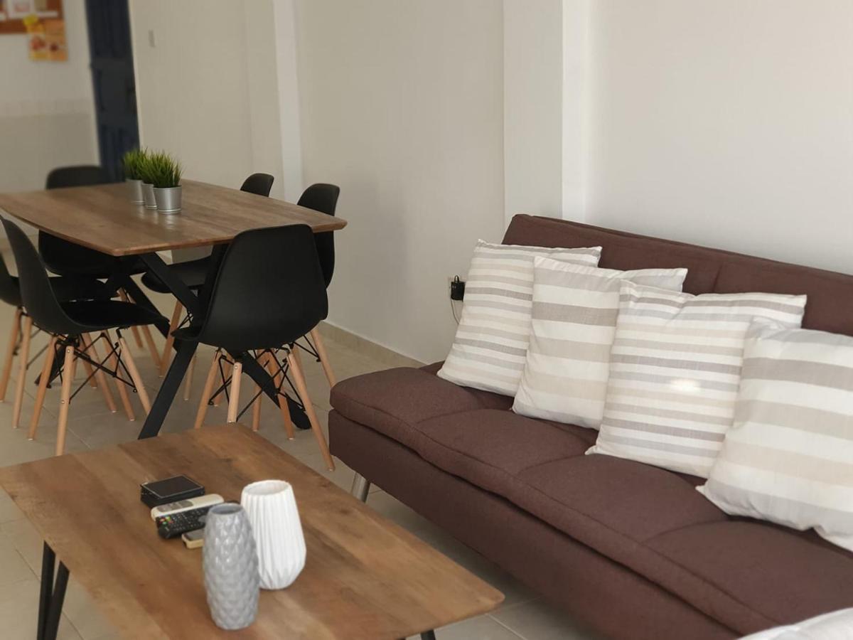 Ferienwohnung Central Gem - 10 Min Walk To The Sea, Harbor And Mall Paphos Exterior foto